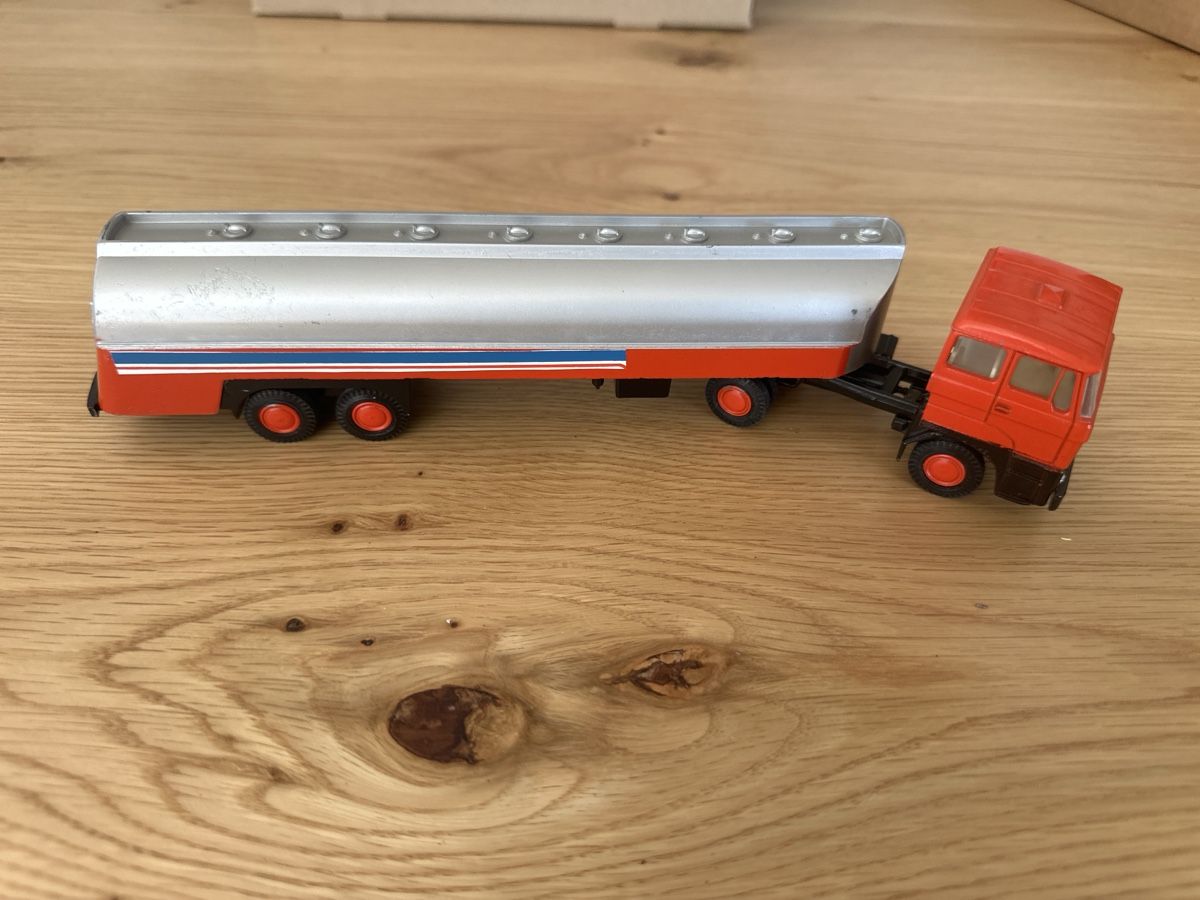 Kit di modellismo & Modellini statici: LION CAR 1:50 Lastwagen ab 19.- – Usato da Sennwald venduto da HARO-Import