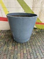Grosser runder Pflanzentopf