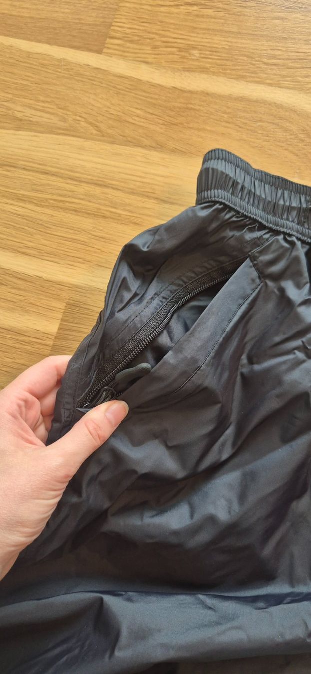 Big Tramp Pantaloni: Big Tramp Regenhose – Usato da Thalwil venduto da Farfalla 2