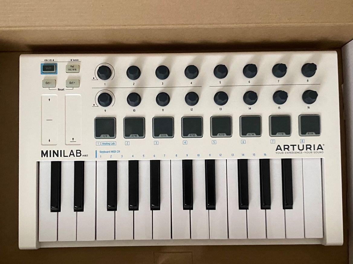 Arturia Strumenti musicali: Arturia MiniLab MKII, MIDI-Controller – Usato da Zürich venduto da persomnium