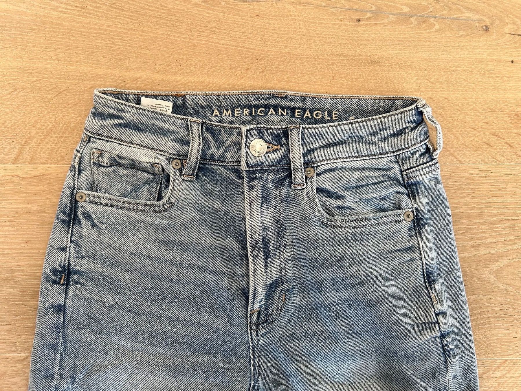American Eagle Jeans: Hellblaue American Eagle Jeans Grösse regular – Usato da Niederhelfenschwil venduto da aur_ms6f 1