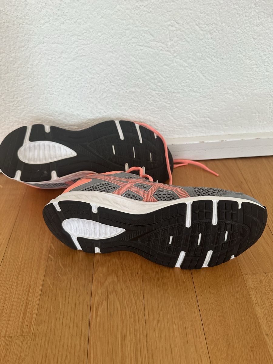 Asics Scarpe per ragazze: Asics Laufschuhe Gr. 37 – Usato da Ostermundigen venduto da Clood 1