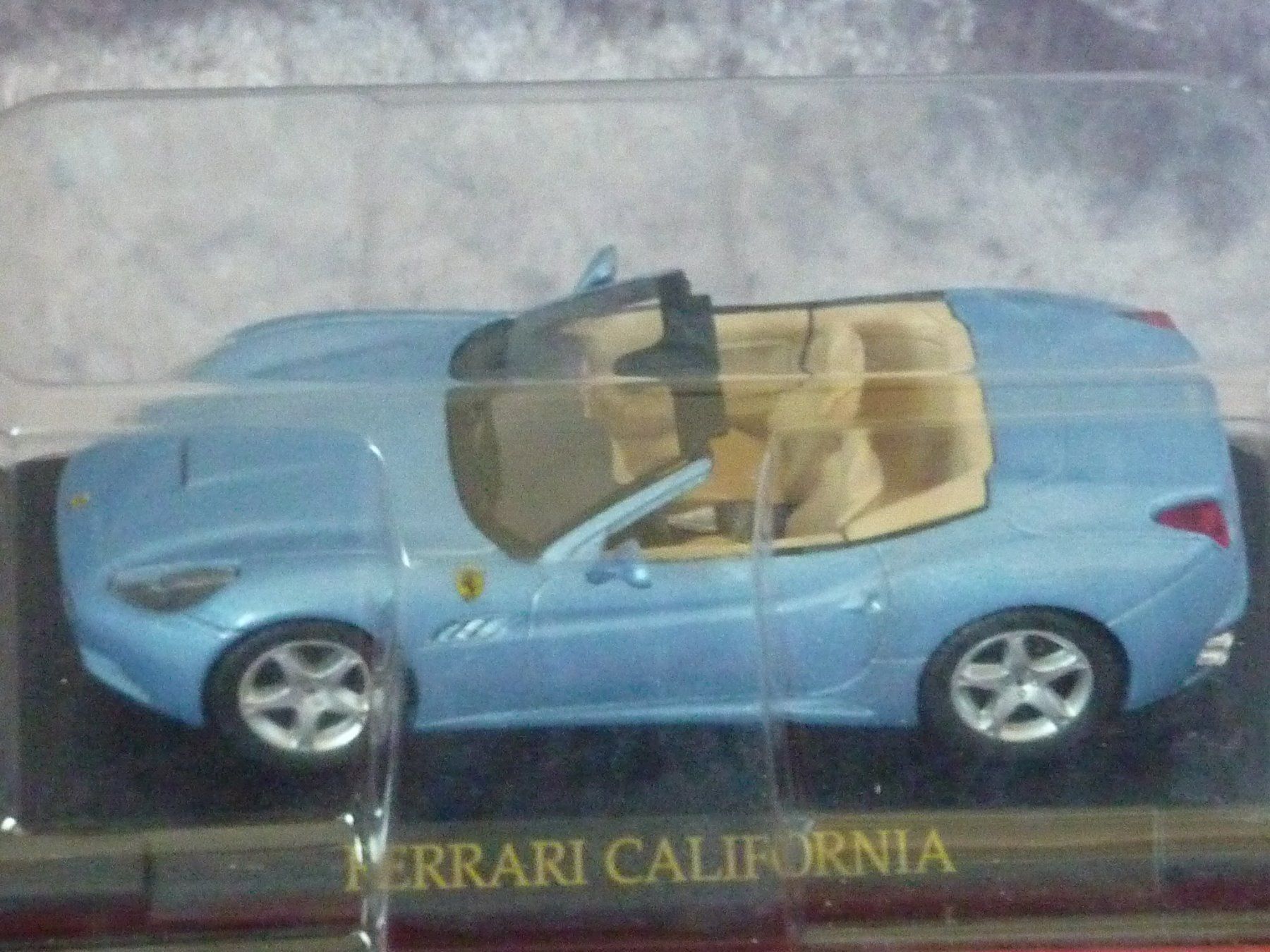 Ferrari Modellini d'auto: Ferrari California  1:43 – Nuovo e nell'imballaggio originale da Dürrenäsch venduto da modellautos4you