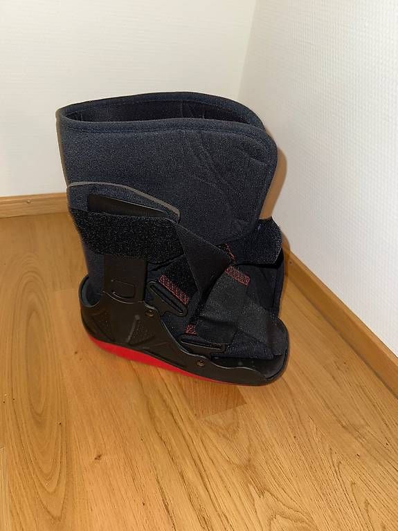 Attrezzature mediche: Gebrauchter orthopädischer Gehschuh/Walker Gr. M – Usato da Allschwil venduto da ale_7fwy 1