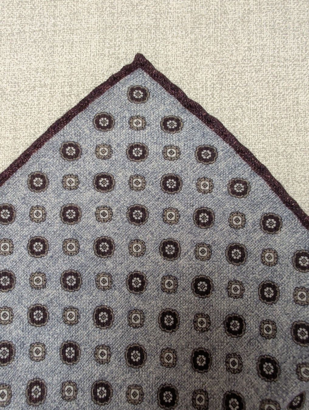 Eleventy Completi: Eleventy Platin Collection, Einstecktuch, Neu, Wolle – Nuovo e nell'imballaggio originale da Zürich venduto da rom_zh