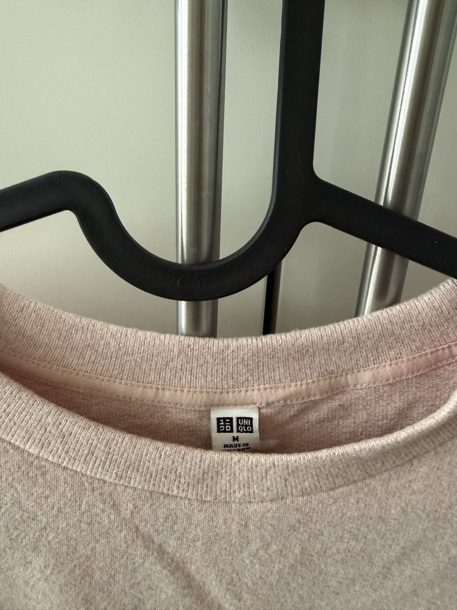 Uniqlo Pullover & Sweatshirts: Uniqlo dünner Pullover rosa Grösse M neu – Neu (gemäss Beschreibung) aus Lenzburg von car_pzg8 1