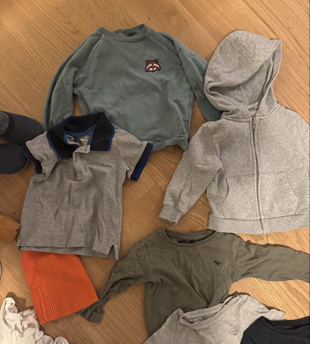 Levi's Lotti & Set di vestiti: Winter-Kleiderpaket 92/98, 18 Teile – Usato da Zürich venduto da car_zzr5 5