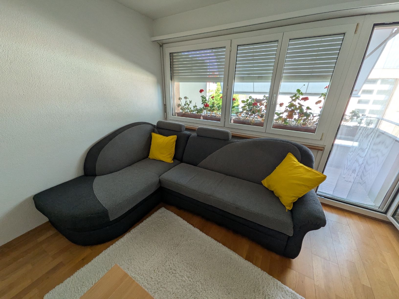 Sofas: Ecksofa grau mit Bettfunktion und Stauraum – Gebraucht aus Rüfenacht BE von phi_gtj8 3