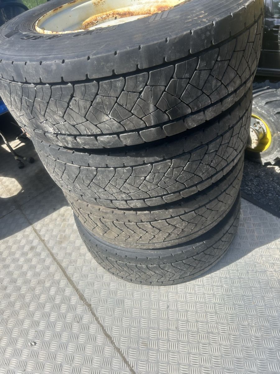 Tracteurs: komunalräder 285 70 R19.5 – D'occasion à Boltigen par m_sigi03