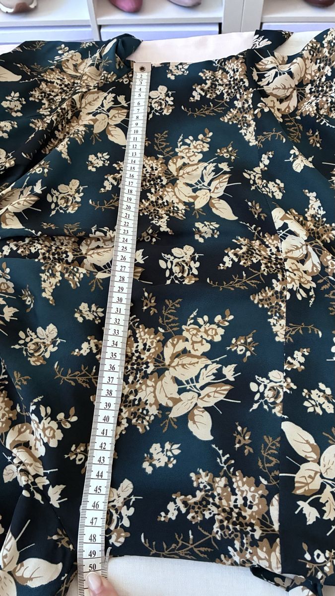 Robes: Kleid Blumenmuster Dunkelgrün Langarm  – Neuf (Voir description) à Bäretswil par Viechel 4