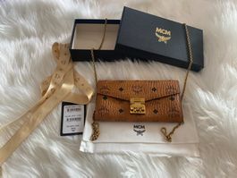 MCM Tracy Portemonnaie in Visetos zum Umhängen