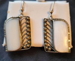 Boucles d'oreilles en cupronickel avec nacre.