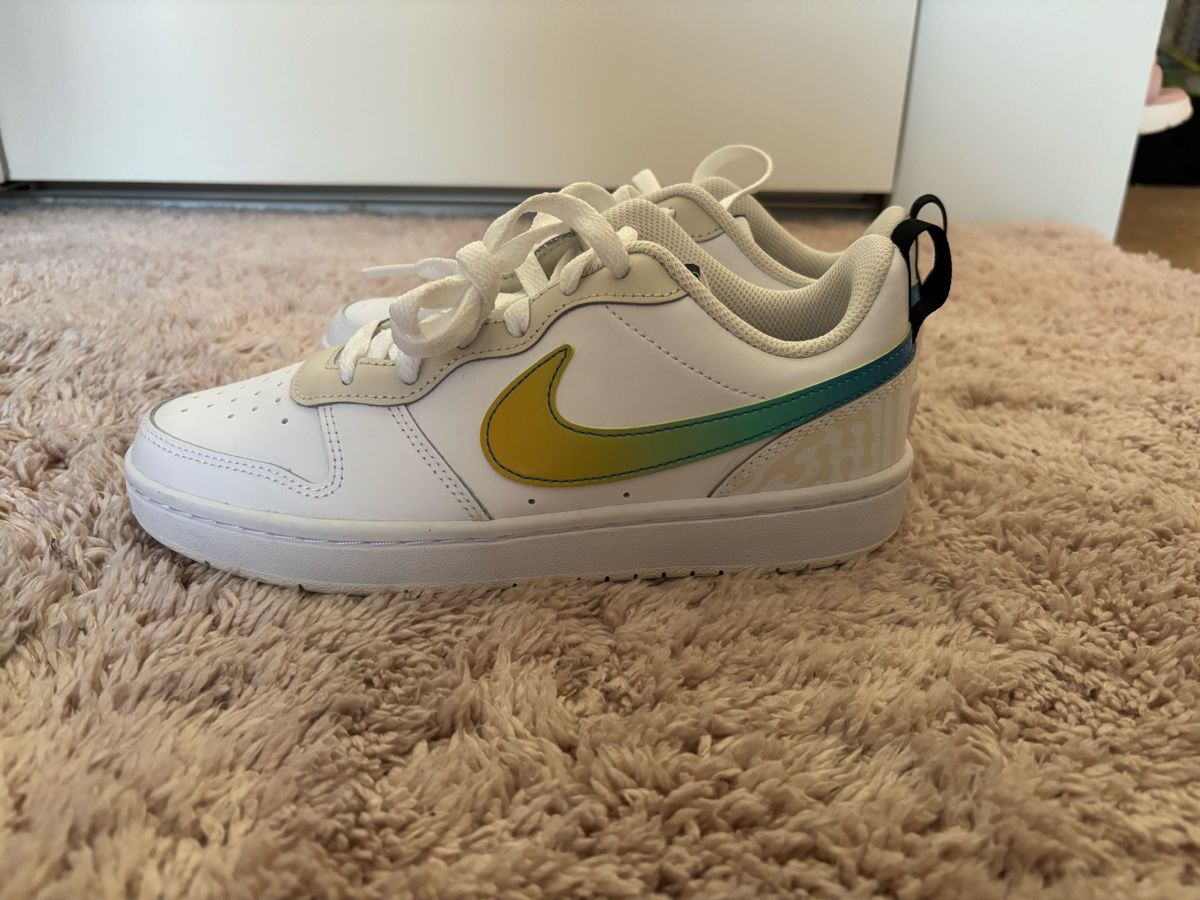 Nike Damenschuhe: Nike Sneaker – Neu (gemäss Beschreibung) aus Rechthalten von Stephi_03