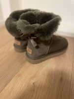 UGG Boots khaki mit Schleife NEU