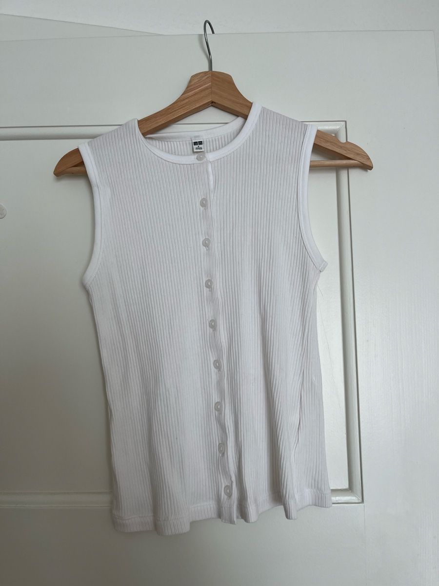 Top: Uniqlo Top Weiss Grösse S – Nuovo (secondo la descrizione) da Dornach venduto da mia_7k5s