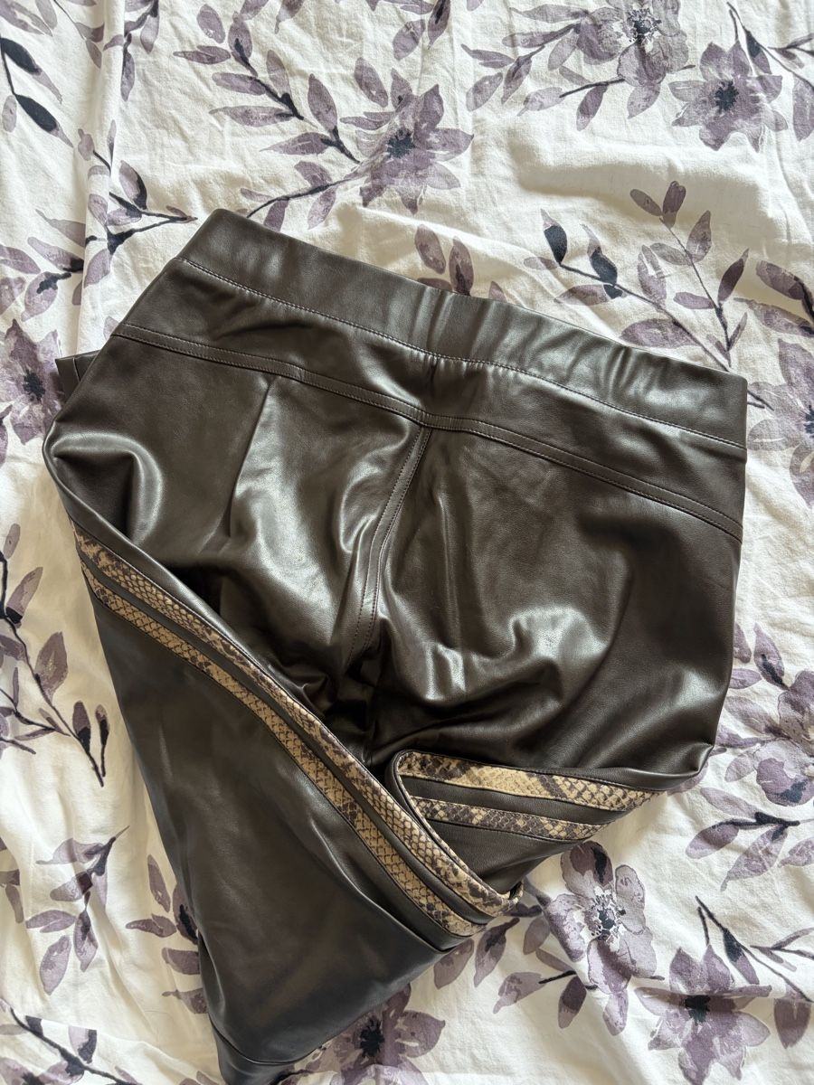 Cambio Pantaloni: Cambio Hose – Usato da Basel venduto da Brunner.T 1