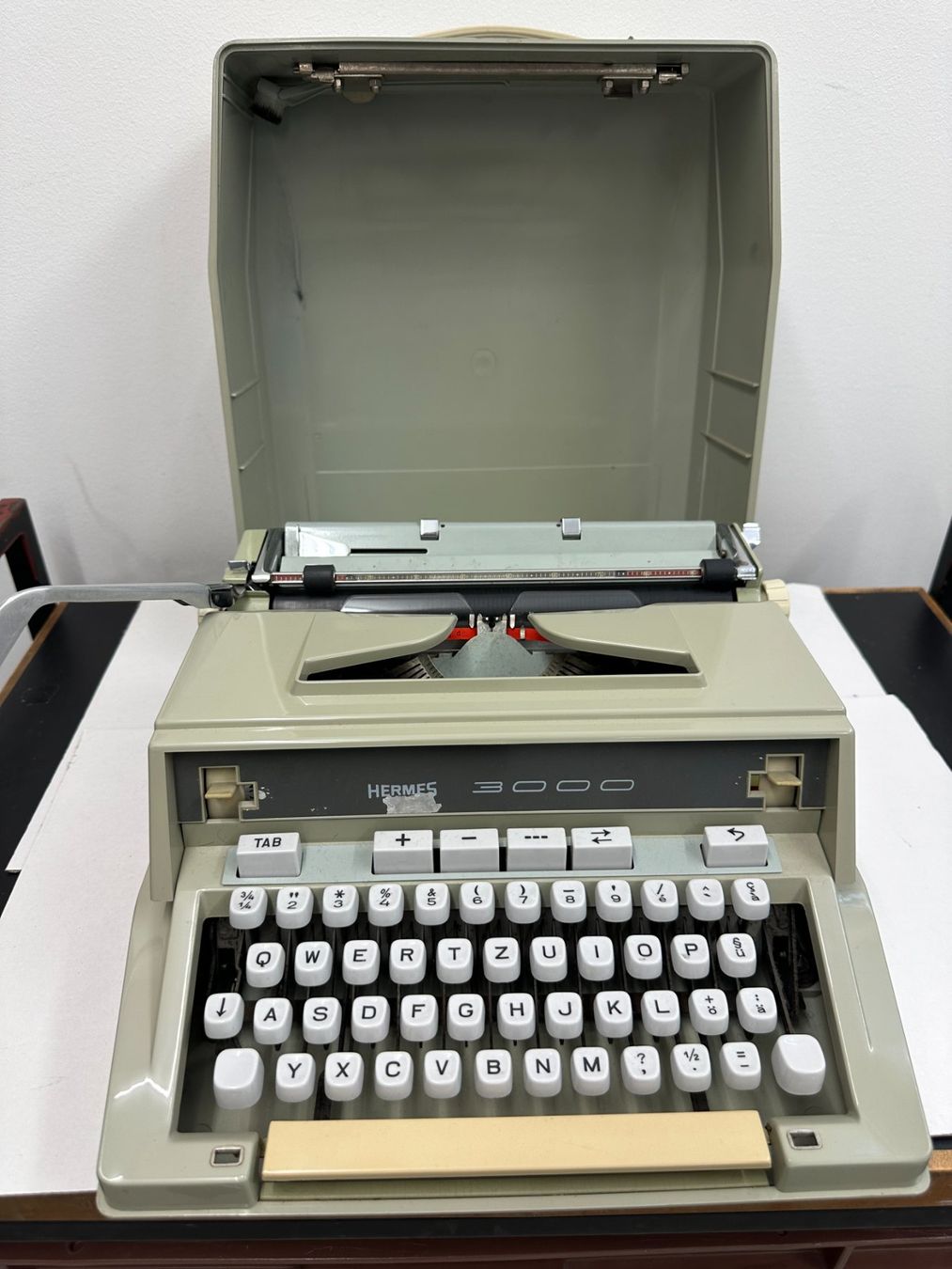 Hermès Macchine da scrivere: Antike Schreibmaschine – Usato da Steffisburg venduto da zwilling50