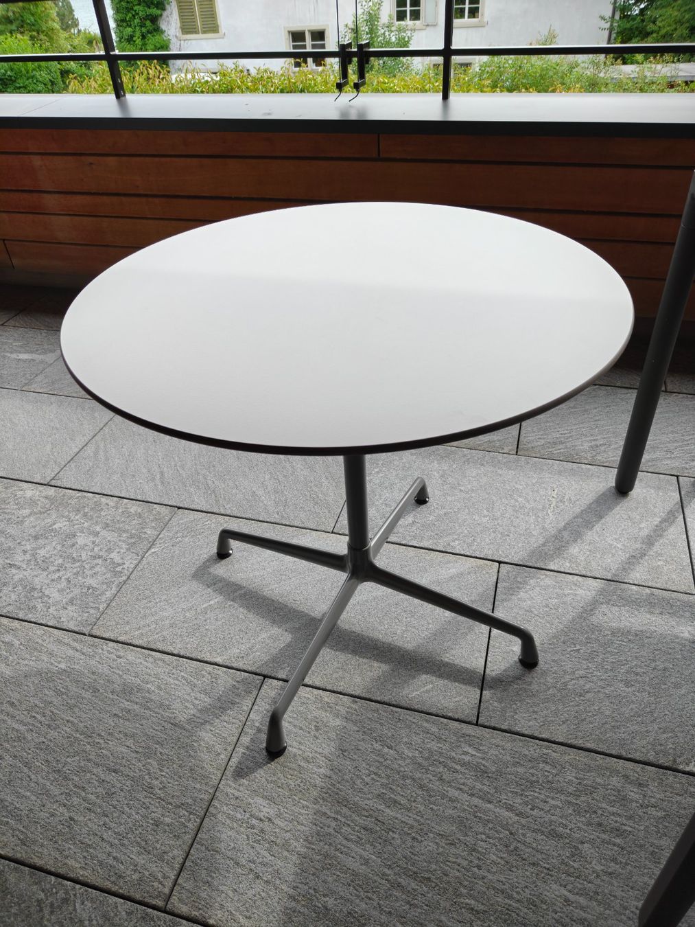 Vitra Tavoli: Vitra Eames Contract Table, Ø 80 cm – Usato da Meilen venduto da Matthiasmueller 2