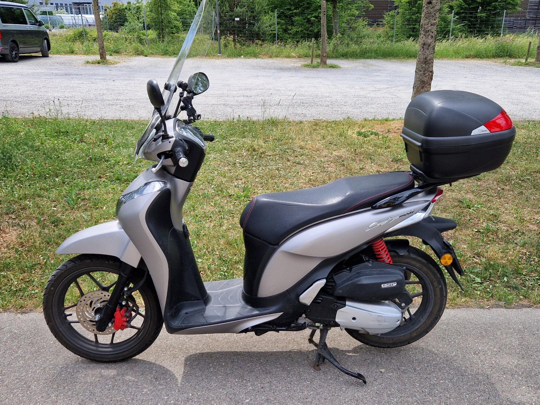 Honda Scooters: Honda SH Mode 125 (ANC125) – gepflegt, MFK 05/2025, Topcase – Gebraucht aus Winterthur von lorenabrunner