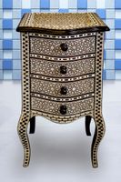 Table de chevet nacrée  style Louis XV.