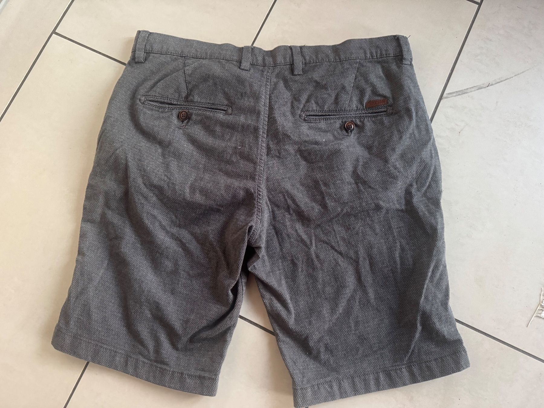Jack & Jones Pantaloni: Shorts – Usato da Courgevaux venduto da wurg1 3