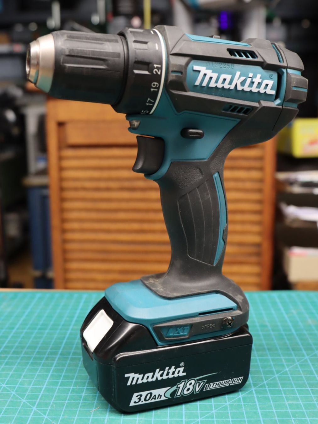 Makita Tutti gli attrezzi: Makita DDF482 Akkuschrauber Set – Usato da Emmetten venduto da Super008 2