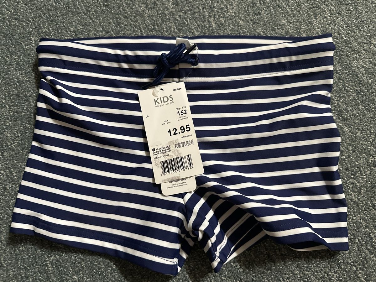 Migros Costumi da bagno: Badehose Kinder Gr 152 gestreift mit Etikett – Nuovo e nell'imballaggio originale da Baltschieder venduto da YmroBe