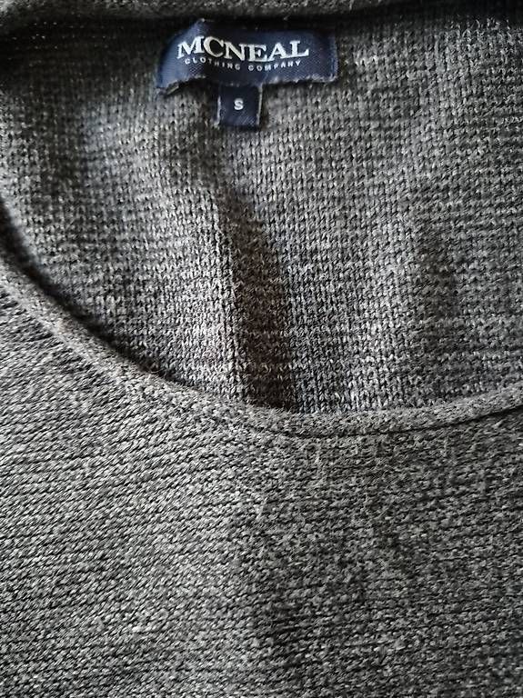 Maglioni & Felpe: Pullover – Usato da Staad SG venduto da Anj.