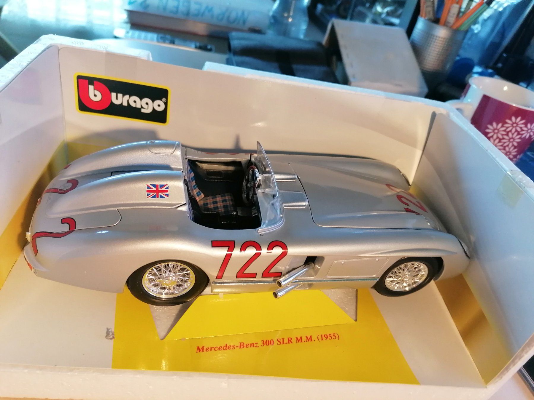 Bburago Modellini d'auto: 1 : 18 Modellauto zu verkaufen – Nuovo (secondo la descrizione) da Rüegsauschachen venduto da joe_r9w5