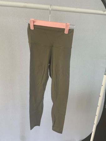 Neue Damen Sport Leggings, Olivegrün, Grösse XS