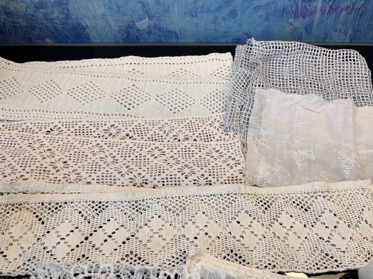Stoffe: Spitzenbänder Spitzen Stoff Vintagedeko Shabbydeko Bänder – Gebraucht aus Frauenfeld von Babytimmy 3