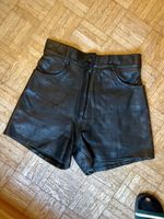 Schwarze Echtleder kurze Hosen/Shorts, Vintage, Gr. 12