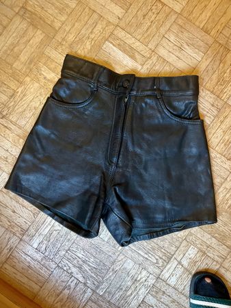 Schwarze Echtleder kurze Hosen/Shorts, Vintage, Gr. 12