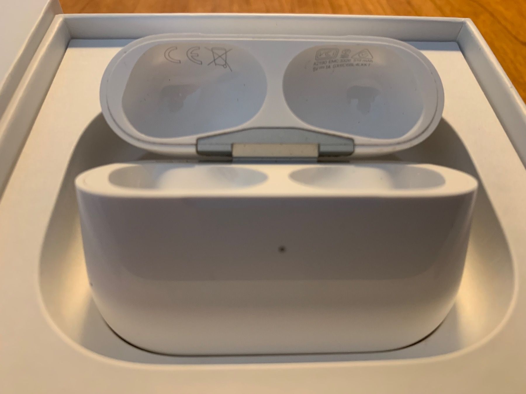 Apple Kopfhörer: AirPods Pro recharging case 1st gen – Gebraucht aus Onex von  2