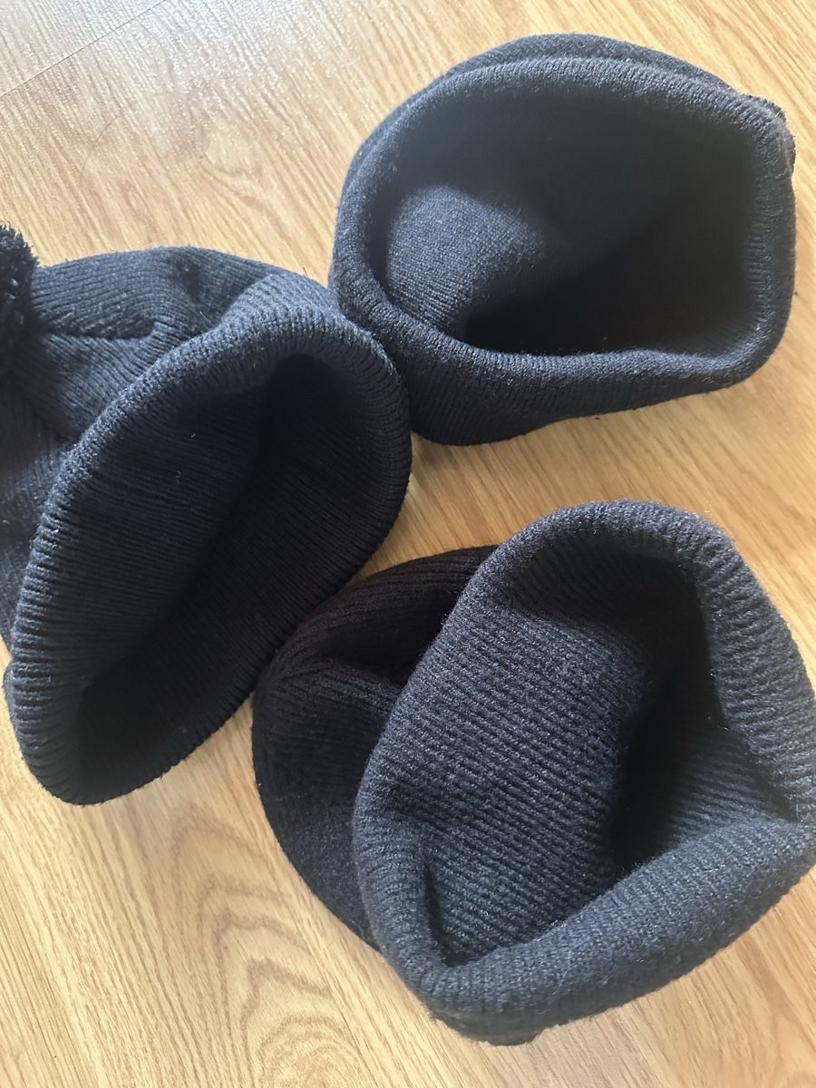 Copricapi, berretti & cappellini: 3 schwarze Mützen – Usato da Münsingen venduto da Secondhand89 2