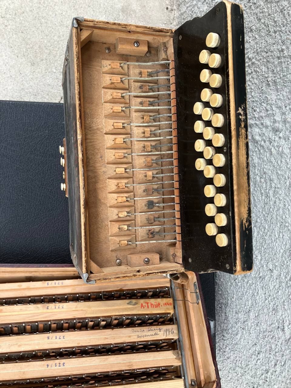 Musikinstrumente: Zwei Akkordeons Hohner – Defekt aus Schiers von Josta72 3