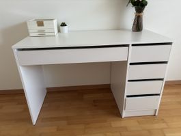 Schreibtisch