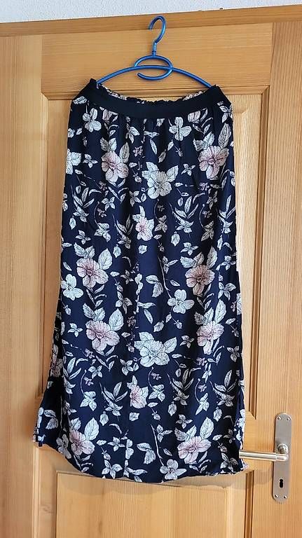 H&M Gonne: Eleganter blauer Midi-Rock mit Blumenmuster Gr M – Usato da Muolen venduto da Simi897