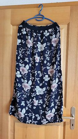 Eleganter blauer Midi-Rock mit Blumenmuster Gr M