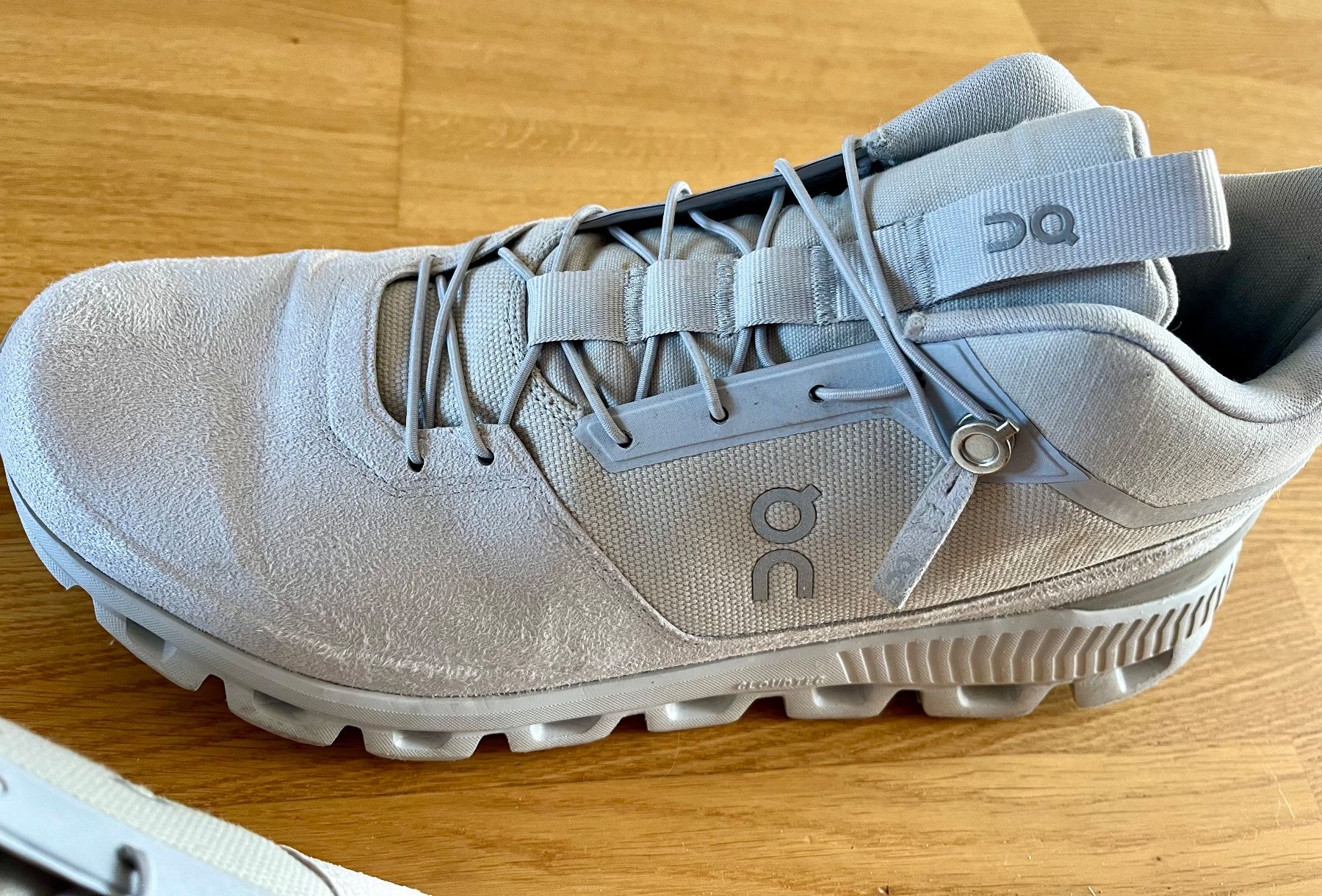 On Chaussures hommes: On Cloud Hi Monochrome Glacier Cloudtec / Hoch-Sneaker Gr.46 – D'occasion à St.Gallen par Marcopolo71 2