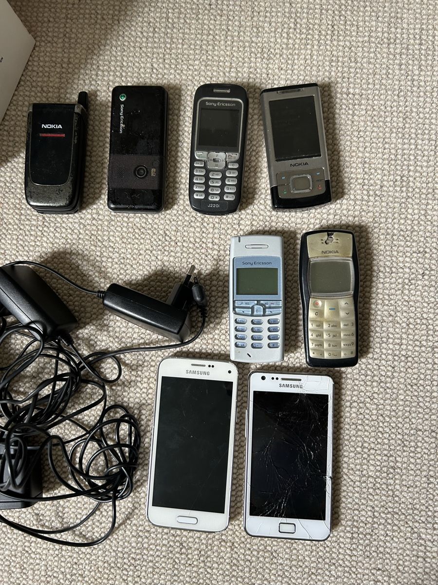 Telefoni cellulari / Smartphones: Alte Elektro Geräte – Usato da Berikon venduto da Master016 1