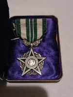 Auszeichnung mit Schachtel Militaria Medaille Orden Stern 