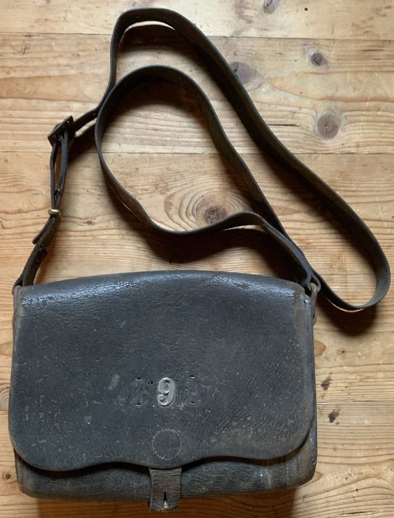 Alte Ledertasche der CH Armee 1