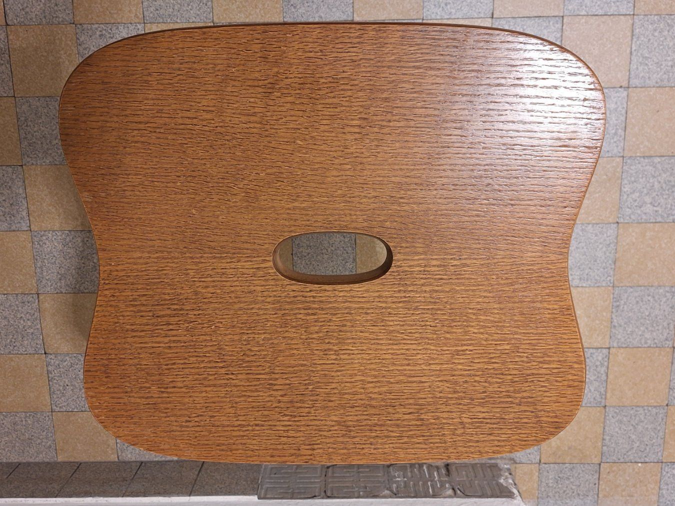 Tabourets: Vintage , robuster Holz- Hocker mit Eingriff – D'occasion à Arlesheim par shopradl 2