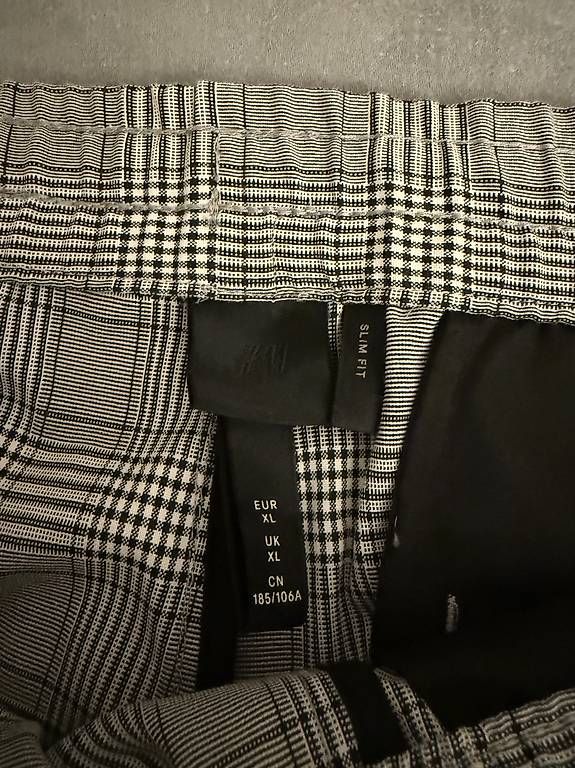 Pantaloni: Beige karierte Hose  – Usato da Wädenswil venduto da dom_pz5d 1