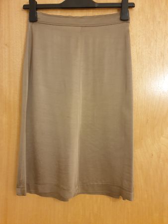 Jupe S, Gianfranco Ferré, viscose. bon état, verte olive
