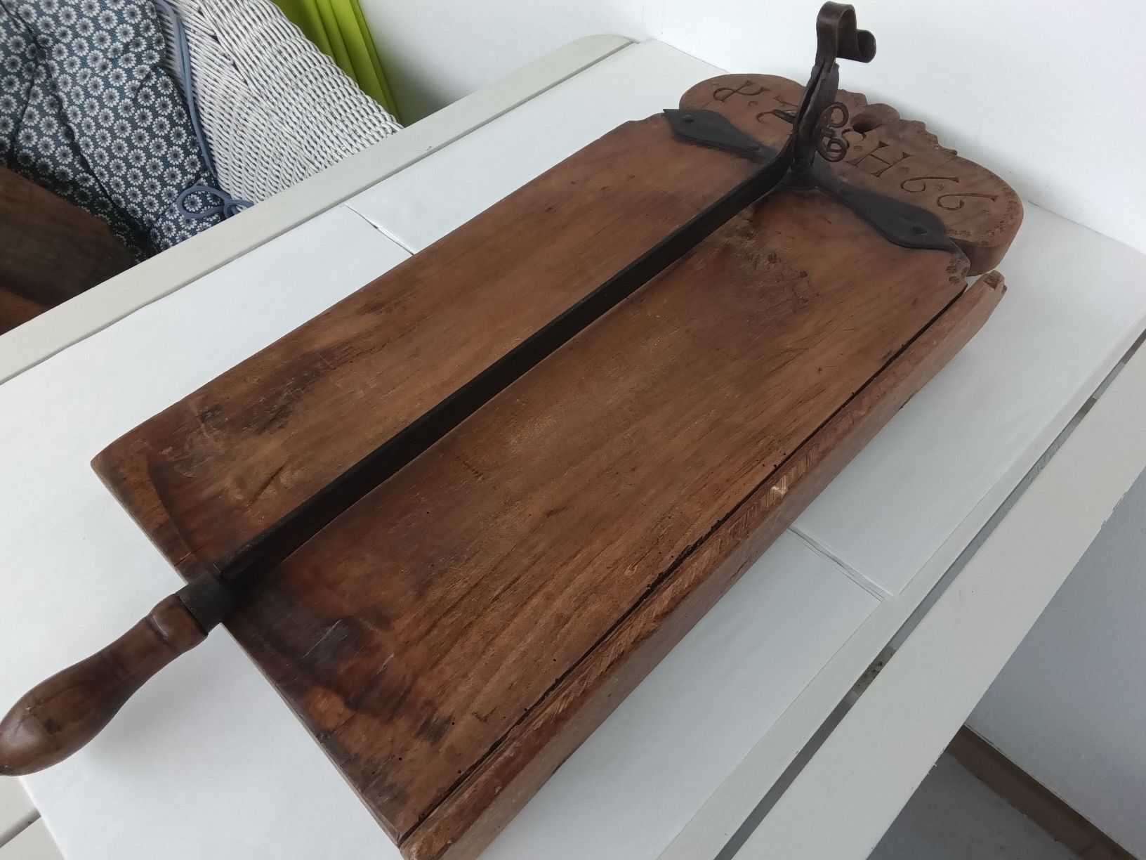 Küchengeräte: Antikes Schneidebrett für Brot oder Tabak daiert 1766 – Gebraucht aus Feldbach von carlotta111 3