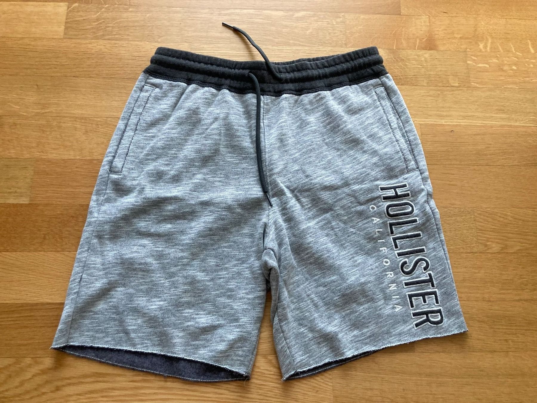 Pantaloni: (C-E) Hollister Shorts xs – Usato da Jonen venduto da Sevenb