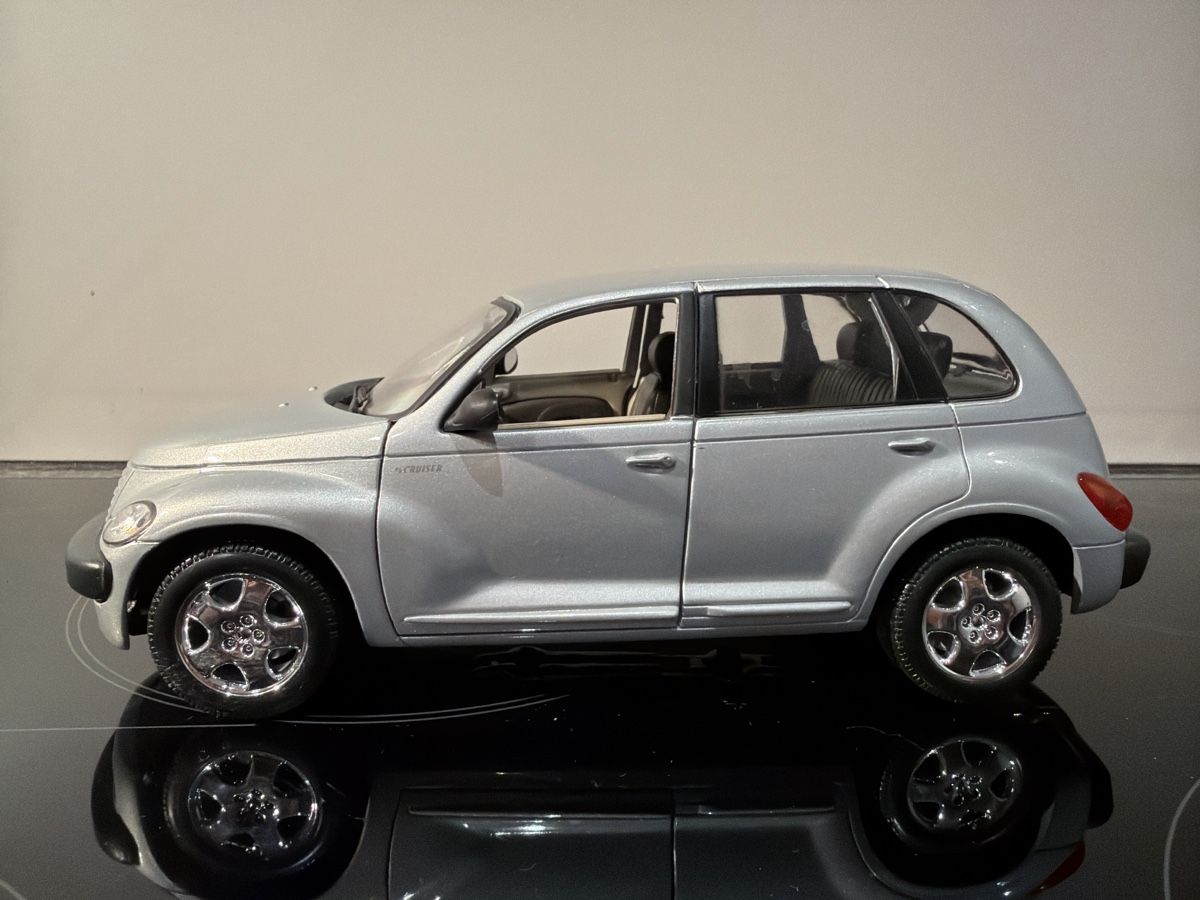 Maisto Modellini d'auto: Chrysler Cruiser - 1/18 - Maisto – Usato da Wolfwil venduto da Rolex1 1