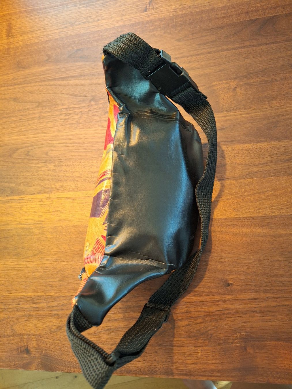 Taschen: Bauchtasche Leder gemustert mit Reissverschluss – Gebraucht aus Spiez von Tanja_Strohmeier026 3